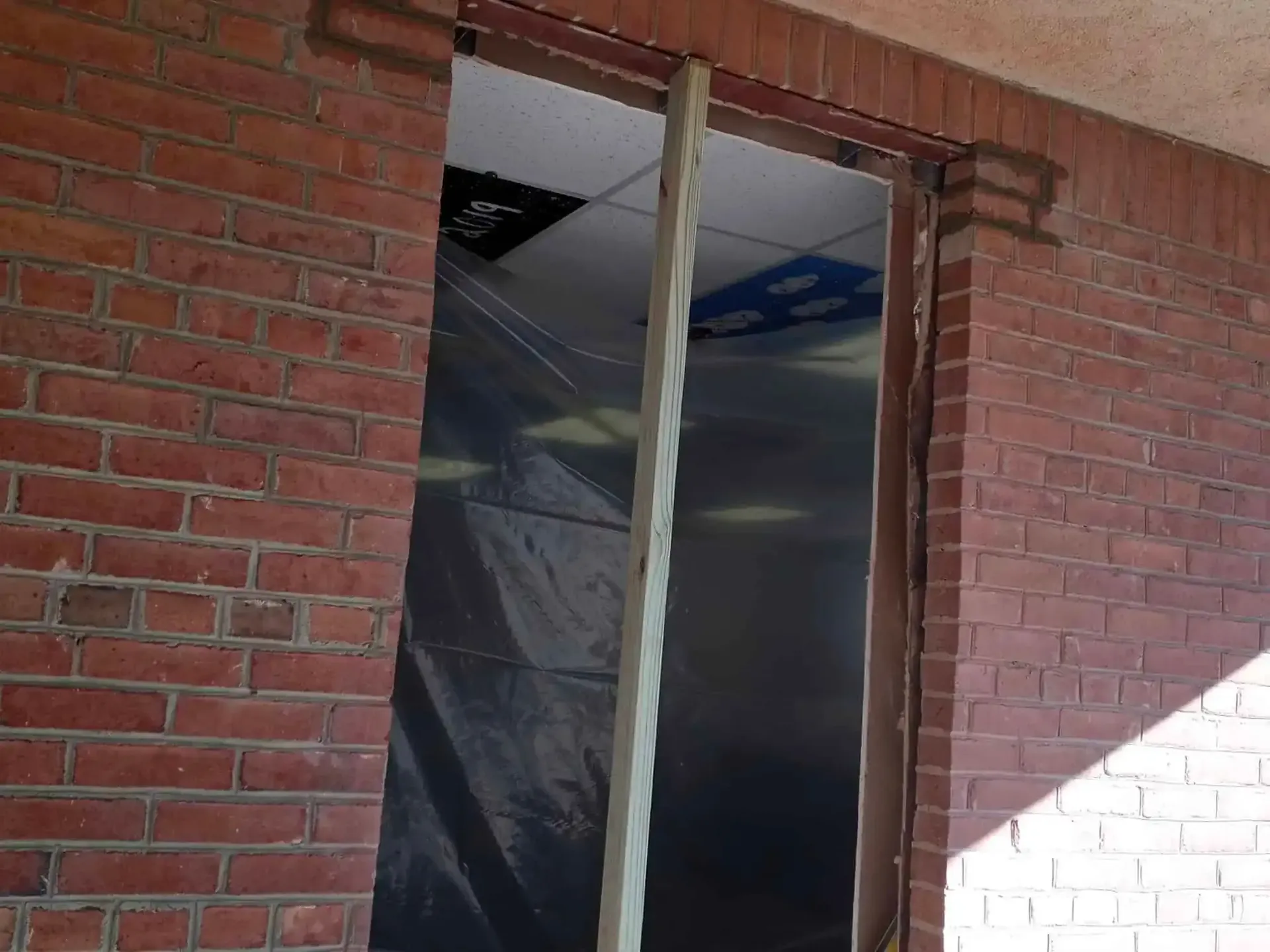 imgi_19_door-before.webp